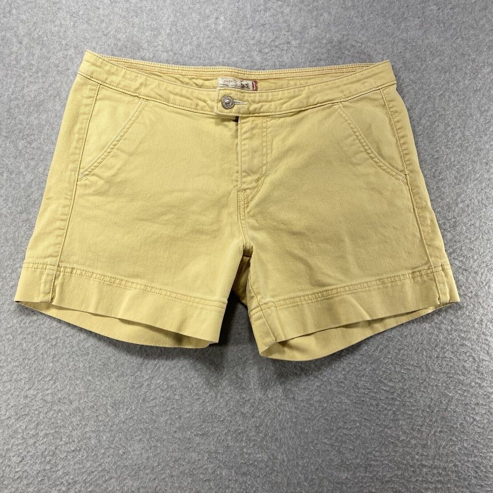 Levi's 545 Shorts Womens Size 10 Beige Flap Pockets Denim Jean Stretch Preppy - Picture 1 of 11